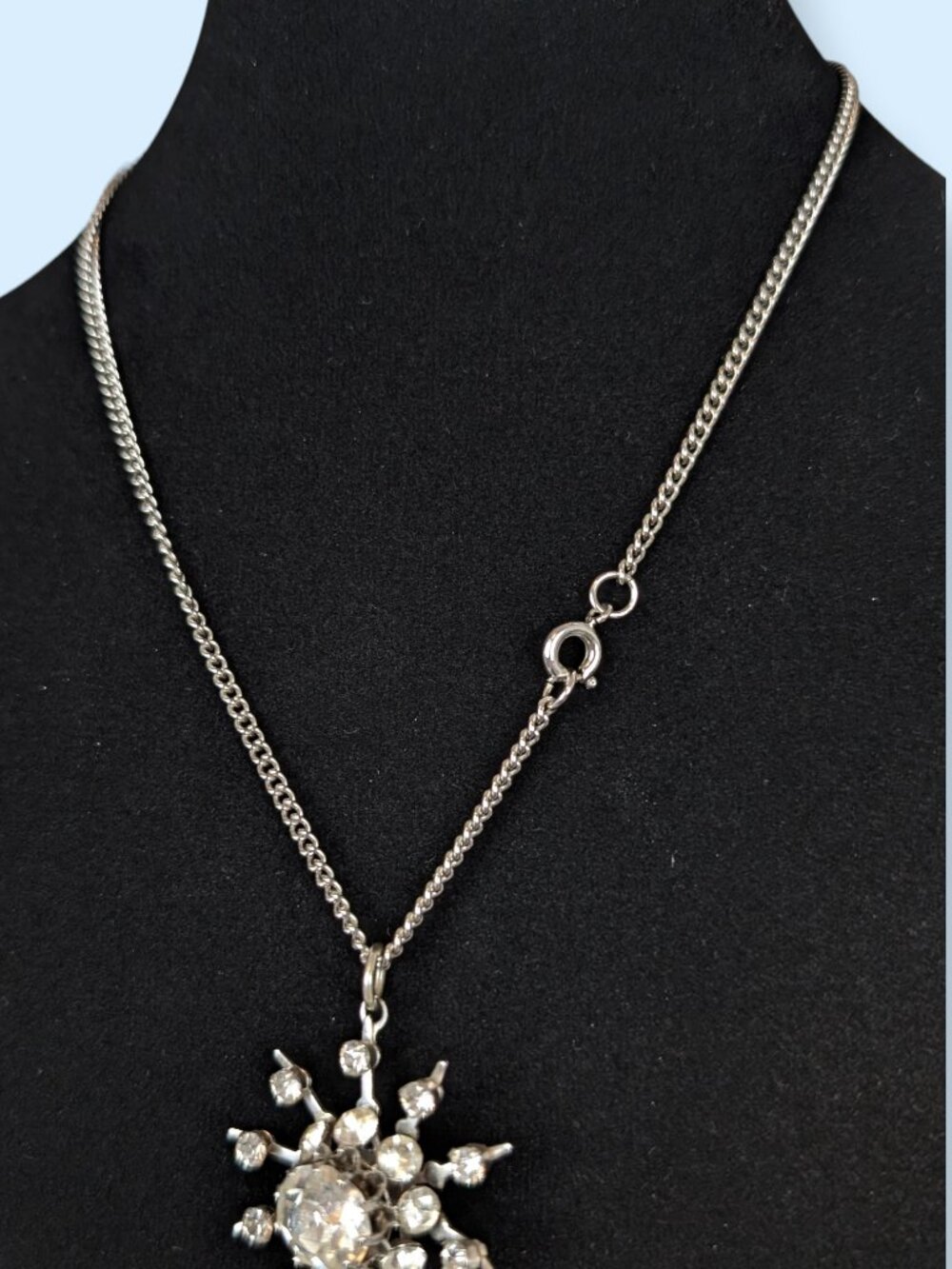 V. White Rhinestone Starburst Pendant Necklace - Picture 5 of 6